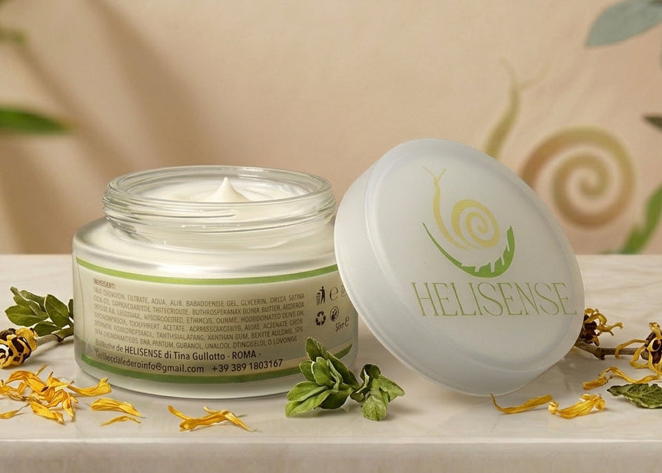 Crema Viso Rigenerante Helisense - barattolo aperto con etichetta ingredienti INCI sul retro